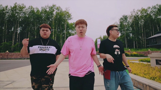 抖音我在爱情的世界里横冲直撞变得脆弱什么歌