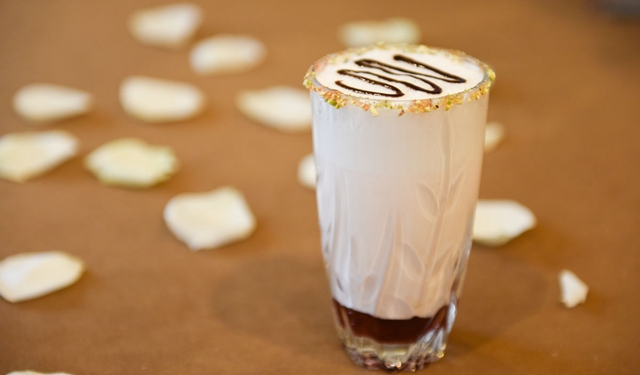 秋天的第一杯奶茶是什么梗