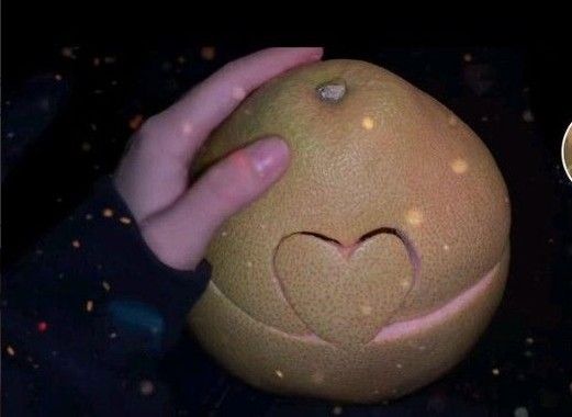 抖音秋天的第一个柚子怎么剥心形