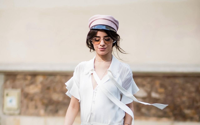 抖音且问你曾为谁三千情丝化作泪是什么歌